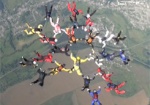 Под Харьковом парашютисты установили новый рекорд Украины