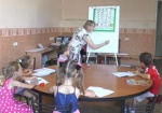 Харьковские волонтеры помогают детям переселенцев подготовиться к школе