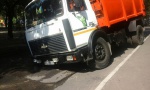 В центре Харькова провалился грузовик