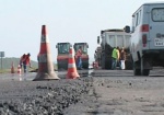 Аварийную дорогу Валки-Высокополье ремонтируют