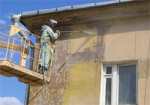 Активисты просят областные власти помочь в ремонте дома для переселенцев