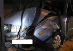 В Харькове авто врезалось в столб, водитель погиб