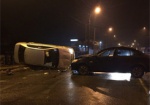 В Харькове авто попало в ДТП и перевернулось