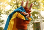 80% молодежи страны гордятся тем, что они украинцы, но при этом не могут купить себе мебель