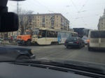 В Харькове трамвай сошел с рельс и врезался в грузовик