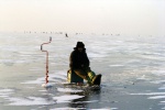Спасатели рассказывают рыбакам правила безопасного поведения на льду