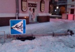 В центре Харькова джип протаранил светофор и скрылся