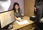 В Харькове 16-летним украинцам начали оформлять пластиковые паспорта