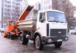150 единиц спецтехники убирает снег на улицах Харькова
