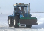 На дорогах Харьковщины продолжает работать снегоуборочная техника