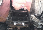 На Харьковщине из-за замыкания в сети сгорела пристройка, гараж и авто