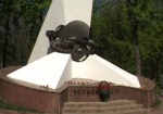 К весне обновят памятник чернобыльцам в Молодежном парке