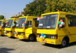 Премьер пообещал 1000 новых автобусов для украинских школ