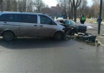 В центре Харькова Hyundai влетел в микроавтобус, есть пострадавший