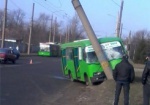 В Харькове маршрутка врезалась в столб, есть пострадавшие