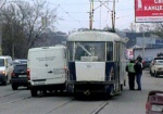 ДТП: Трамвай столкнулся с инкассаторской машиной