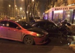 В центре Харькова столкнулись две иномарки - четверо пострадавших