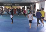 Спорт и самооборона. «Азовцы» учили харьковских школьников тайскому боксу