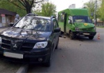 На Салтовке маршрутка врезалась в иномарку, пострадали 2 пассажира