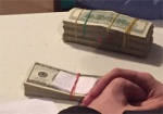 В Харькове на взятке в 10 тыс. долларов поймали офицера-пограничника