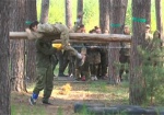 Бойцы «Азова» обучают подростков военным навыкам