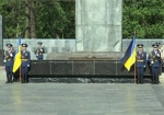 Возложение цветов, воспоминания о войне и поляна маков. 8 мая в Харькове отметили День памяти и примирения
