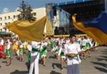 В Змиеве на День Победы прошел митинг, детский парад и театрализованные шоу