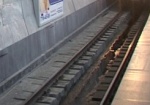 В харьковском метро незрячая девушка упала на рельсы