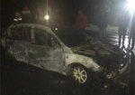 В Харькове загорелся автомобиль - пострадала девушка