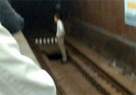 В харьковском метро парень прыгнул на рельсы