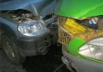 Под Харьковом маршрутка врезалась в Chevrolet – двое пострадавших