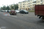 На Московском проспекте столкнулись легковушка и грузовик, есть пострадавшие