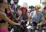 «Девушки в полоску» - в Харькове прошел женский велодень