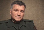 Аваков подарил наградное оружие 38 харьковским полицейским