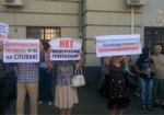 Защитников коммунистки Александровской возле прокуратуры забросали яйцами