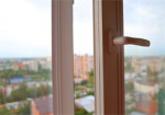 В Харькове мужчина выпрыгнул из окна многоэтажки и погиб