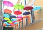 В Харькове появилась новая достопримечательность – аллея с парящими зонтиками