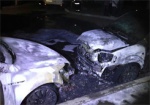 Ночью в Харькове сгорели два авто