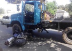В Харькове мотоциклист упал под грузовик