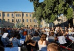 Симфонический оркестр «Слобожанский» сыграл на площади Архитекторов