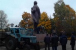 Памятники Ленину снесли во всех городах Украины