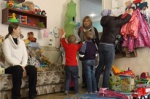 Харьковчане могут помочь переселенцам: нужна теплая одежда, детские вещи, одеяла и зимняя обувь