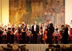 Симфонический оркестр филармонии дал благотворительный концерт в Париже