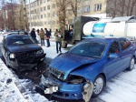 В Харькове столкнулись две иномарки и водовоз