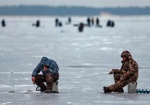 Спасатели напоминают рыбакам об опасности на льду