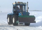 Дорожники продолжают расчищать снежные завалы на дорогах Харьковщины