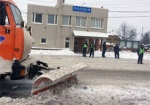 Под Харьковом полицейские вытаскивали машины из сугробов