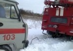 На Харьковщине спасатели вытащили «скорую» из сугроба