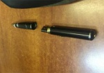 Ручку со скрытой видеокамерой изъяли у россиянина на «Гоптовке»
