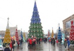 На площади Свободы продолжаются новогодние гулянья: что и почем